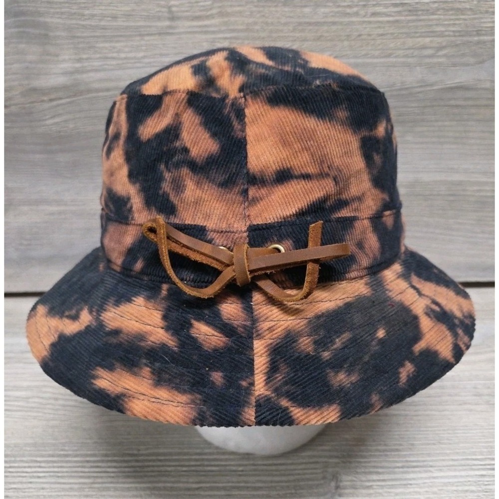 Goorin Bros. bucket hat with Corduroy. leather Bow.  Size L/XL H2